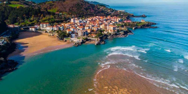 Mundaka, la migliore spiaggia per fare surf nel nord della Spagna